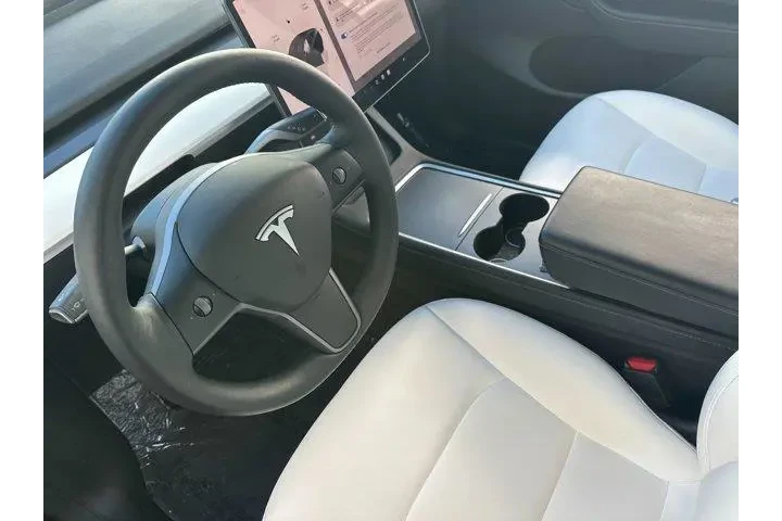 $33997 : Tesla Model Y 2023 AWD 4dr C image 10