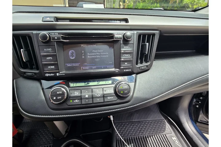 $11000 : 2018 rav4 XLE image 10