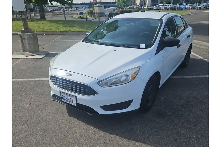 $9000 : Ford Focus 2018 S 4dr Sedan image 1