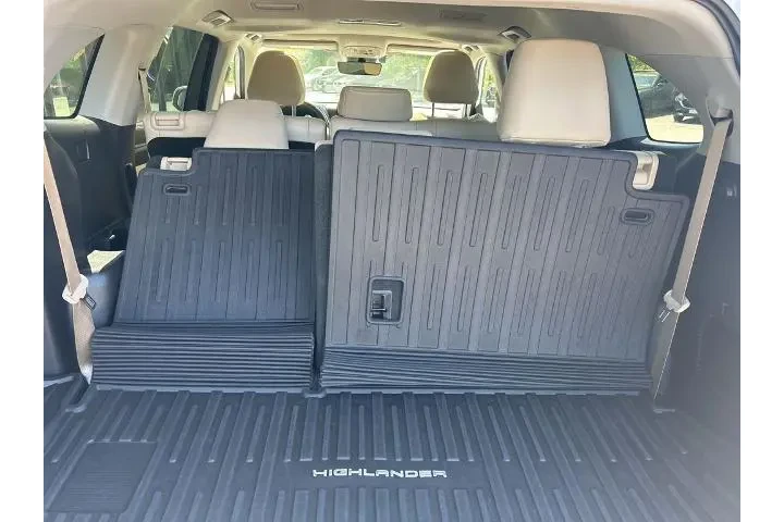 $30750 : Toyota Highlander Hybrid 202 image 9