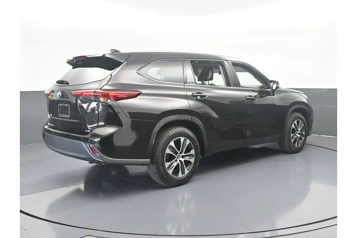 $25489 : Toyota Highlander 2021 XLE 4 image 6