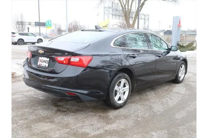 $17977 : Chevrolet Malibu 2024 LT 4dr image 10