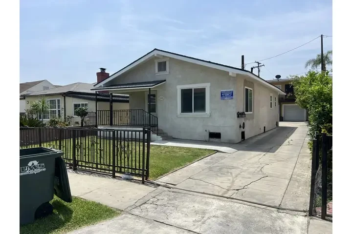 SOUTH GATE CASA image 2