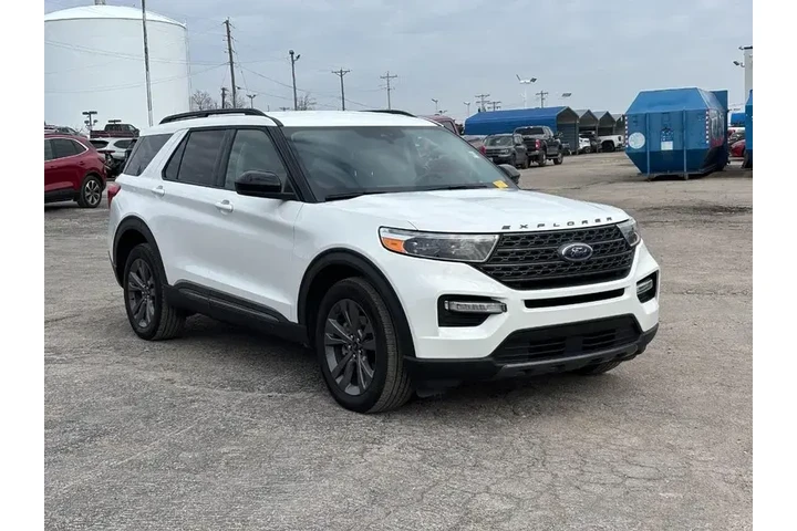 $34555 : Ford Explorer 2023 AWD XLT 4 image 4