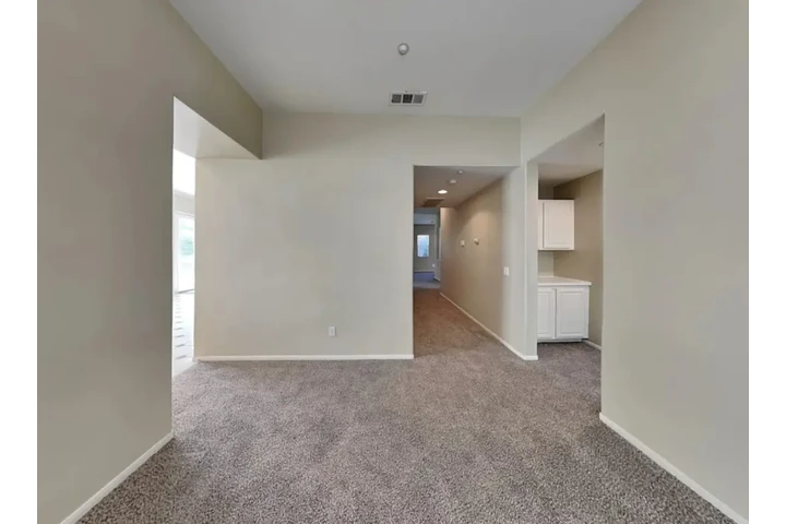 $1250 : Single family home for rent image 2