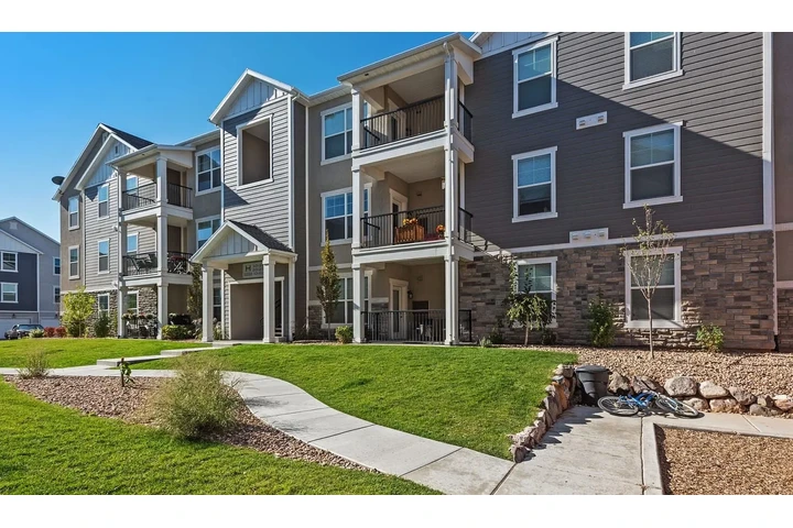 $800 : 2 Cuartos Para Rentar! image 7