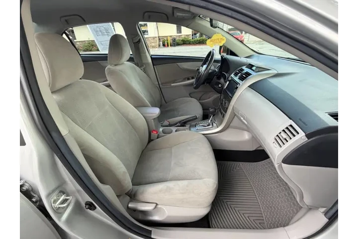 2013 Corolla LE image 10