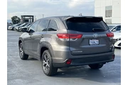 $20195 : Toyota Highlander 2017 LE 4d thumbnail