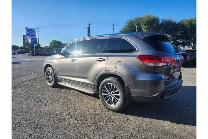 $22998 : Toyota Highlander 2019 SE 4d image 4
