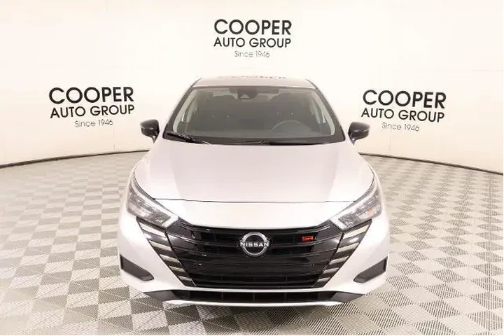 $21053 : Nissan Versa 2025 SR 4dr Sed image 9
