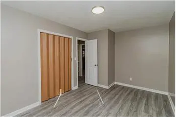 $800 : Rental property with 2 bedro image 9