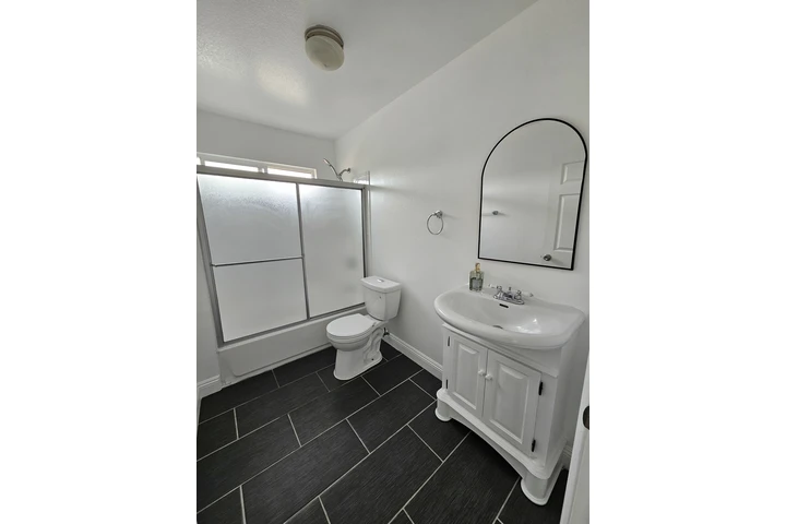 $3545 : Casa Comoda y Limpia image 4
