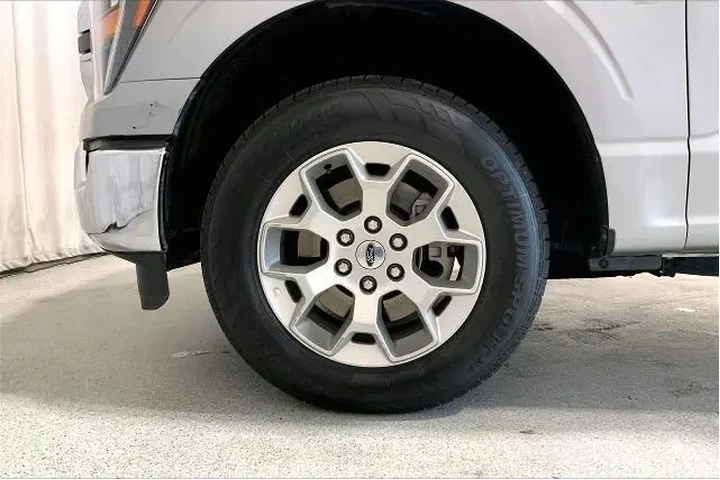 $28761 : Ford F-150 2023 4x2 XLT 4dr image 6