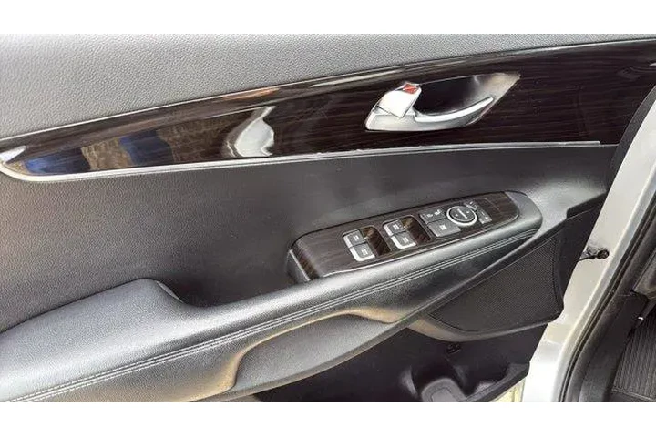 $12743 : Kia Sorento 2019 AWD S V6 4d image 8