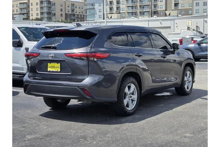 $23497 : Toyota Highlander 2021 L 4dr image 4
