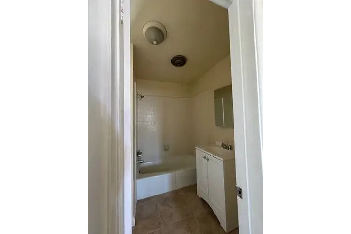 $2795 : 2BD IN SANTA MONICA!! image 5