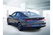 $17777 : Hyundai ELANTRA 2023 SEL 4dr thumbnail