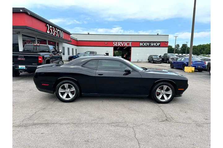 $9980 : 2015 Challenger 2dr Cpe SXT image 1