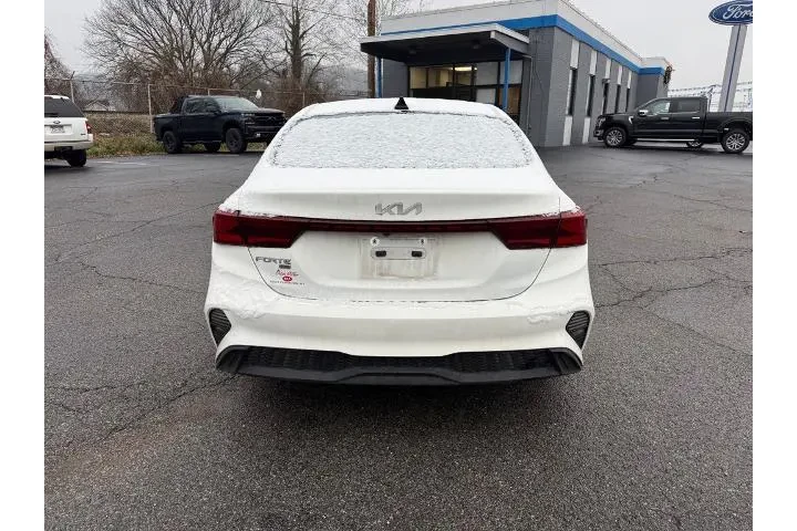 $16575 : Kia Forte 2022 FE 4dr Sedan image 6