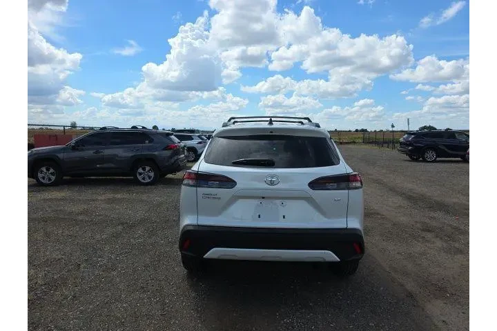 $33900 : Toyota Corolla Cross 2026 LE image 5