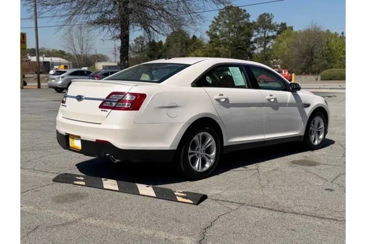 2017 Taurus SEL image 7