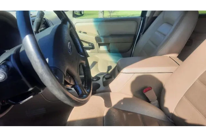 $3495 : 2002 Explorer XLT image 6