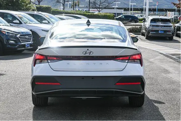 $23500 : Hyundai ELANTRA 2026 SEL Spo image 6