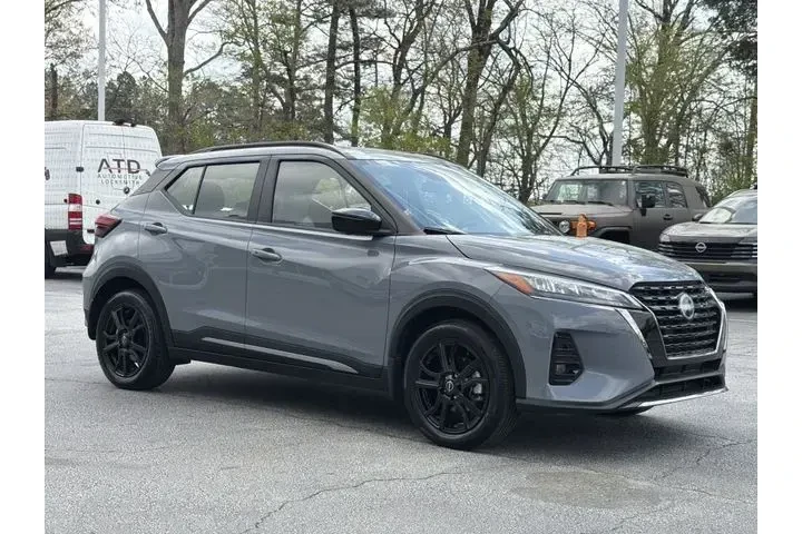 $20987 : Nissan Kicks 2024 SR 4dr Cro image 2