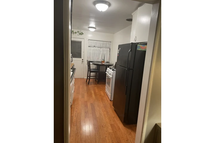 $1300 : Se renta cuarto image 3