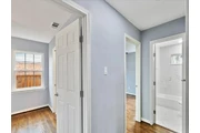 $900 : Renovated & Move in Ready thumbnail