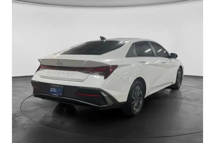 $21047 : Hyundai ELANTRA 2024 SEL 4dr image 6