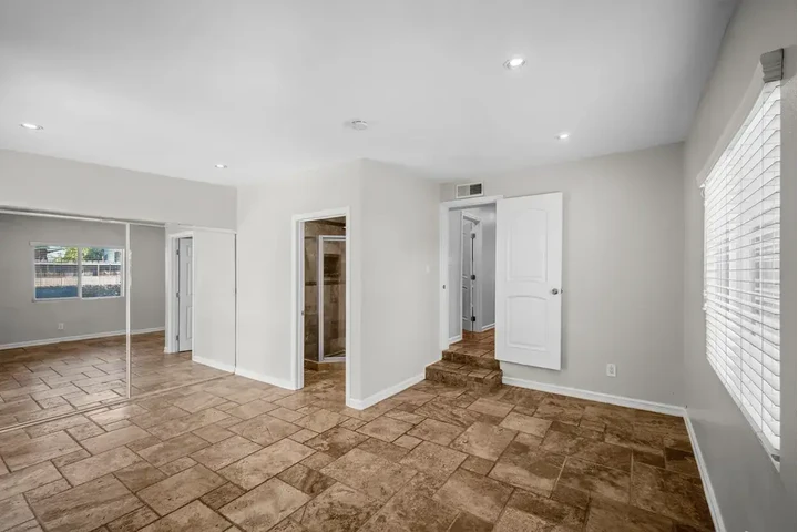 $1700 : Downey 🏠 Pet Friendly Renta image 8