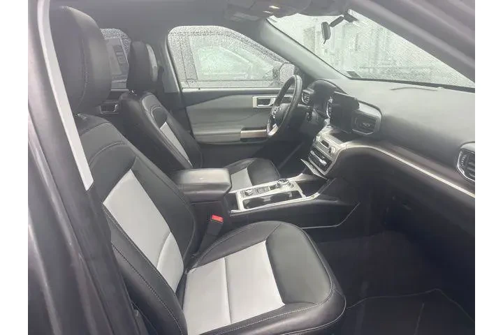 $30382 : Ford Explorer 2022 AWD XLT 4 image 5