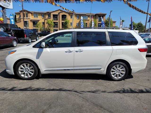 2015 TOYOTA SIENNA LIMITED image 1