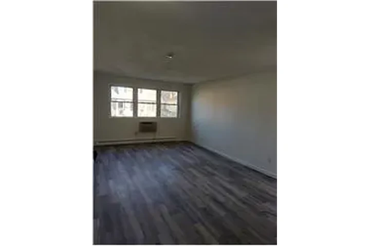 $295 : Rental property with 2 bedro image 3