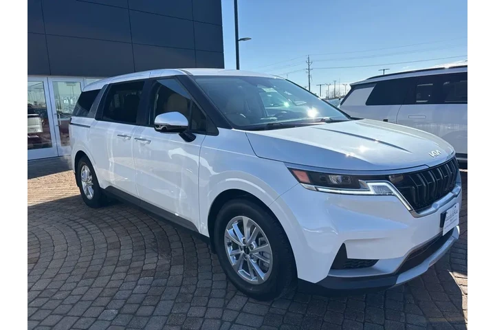 2023 Carnival LX image 3