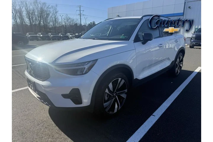 $32999 : Volvo XC40 2025 AWD B5 Plus image 1