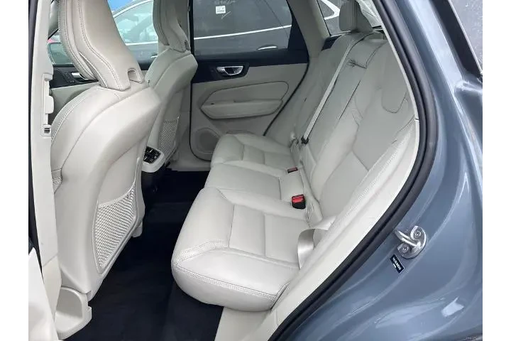 $31704 : Volvo XC60 2022 AWD B5 Inscr image 8