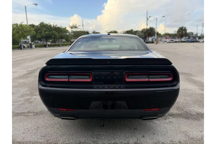 $17995 : 2022 Challenger SXT image 8