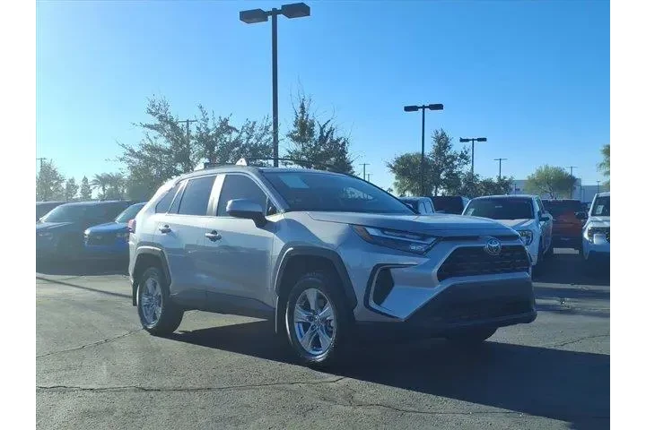 $32670 : Toyota RAV4 2025 XLE 4dr SUV image 8