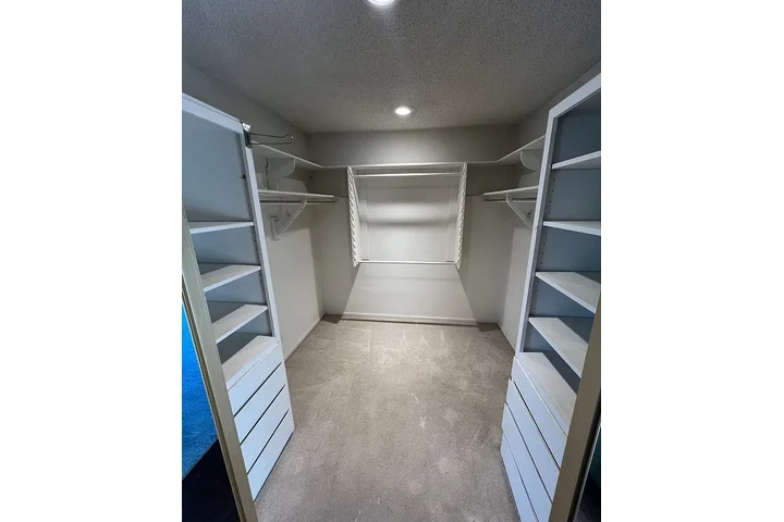 $1600 : Spacious 3-bedroom home with s image 5