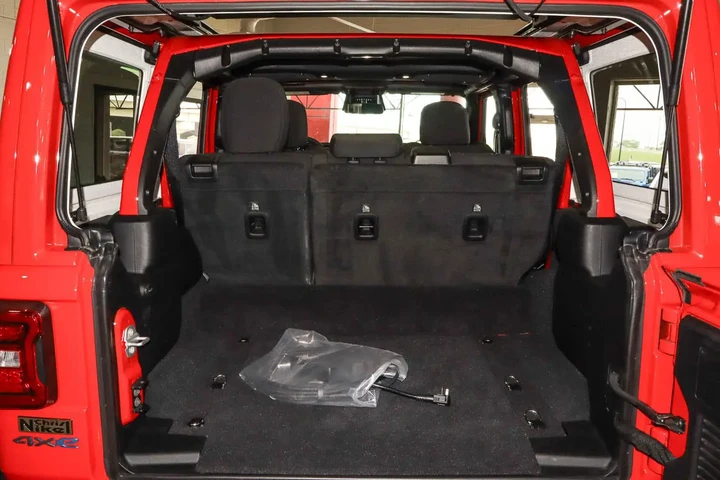 $37988 : 2025 Wrangler 4xe Rubicon 4x4 image 9