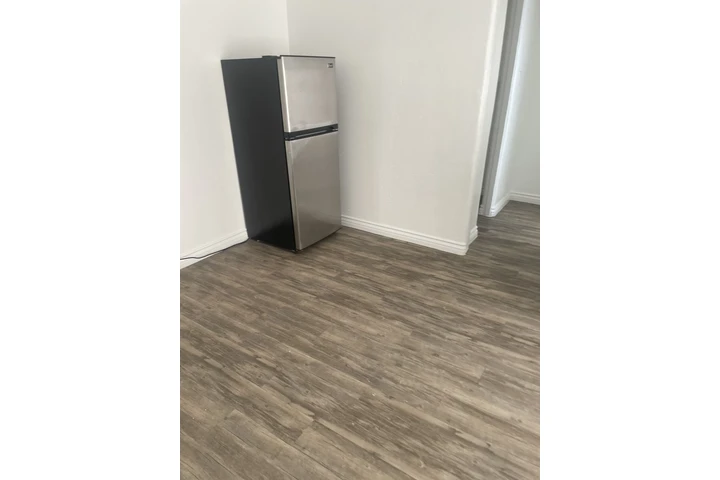 $1395 : 1443 BONNIE BRAE image 7