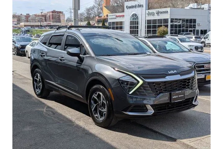 $22895 : Kia Sportage 2024 AWD LX 4dr image 4