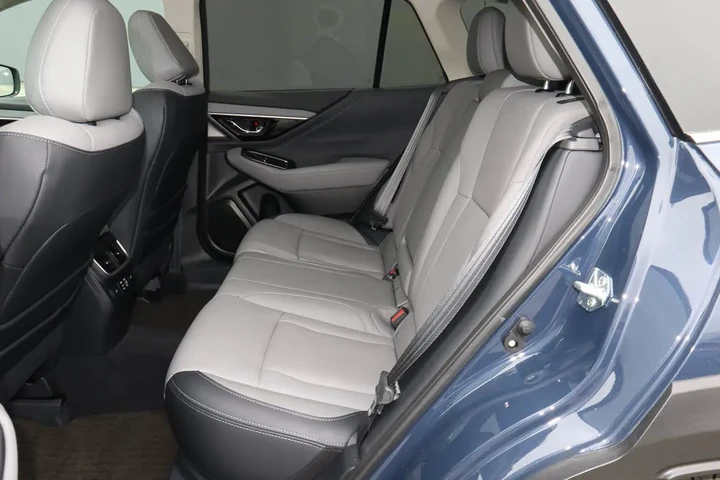 $35988 : 2025 Outback Limited XT AWD image 9