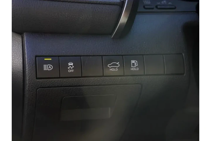 $15701 : Toyota Camry 2020 SE 4dr Sed image 9