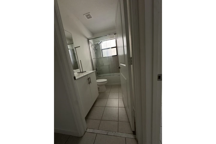 $1550 : Miami in great location image 5