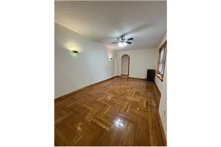 $2500 : Rental property with 1 bedro image 3