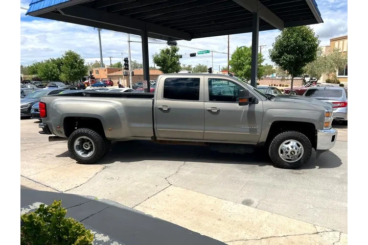 2017 Silverado 3500HD LT Crew image 4