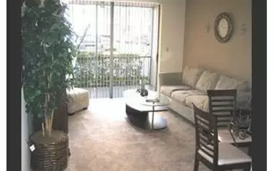 $2100 : Hialeah Miami image 3